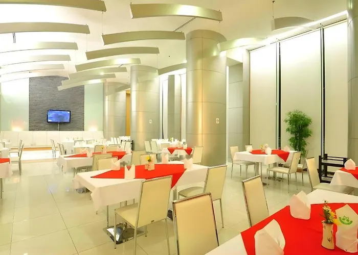 Mayflower Grande Hotel